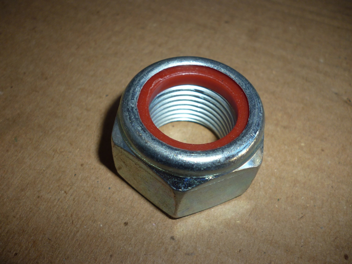 Tuerca perno brazo tensor suspension estampada - Imagen principal