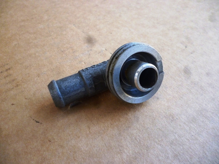 Tapa salida valvula pedalera m. benz . volvo - Imagen principal