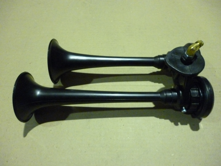 Bocina a aire astral dupla negra - Imagen principal