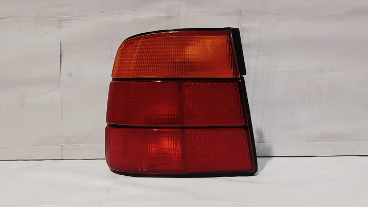 Faro trasero tricolor ext. izq - Imagen principal