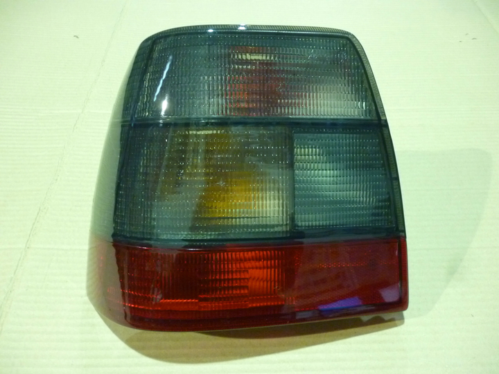 Faro trasero rojo fume izq - Imagen principal