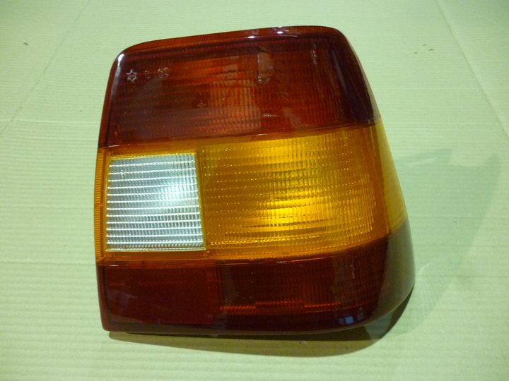 Faro trasero tricolor der - Imagen principal