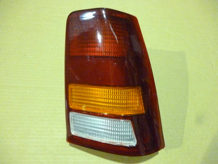 Faro trasero tricolor rojo claro der - Imagen principal