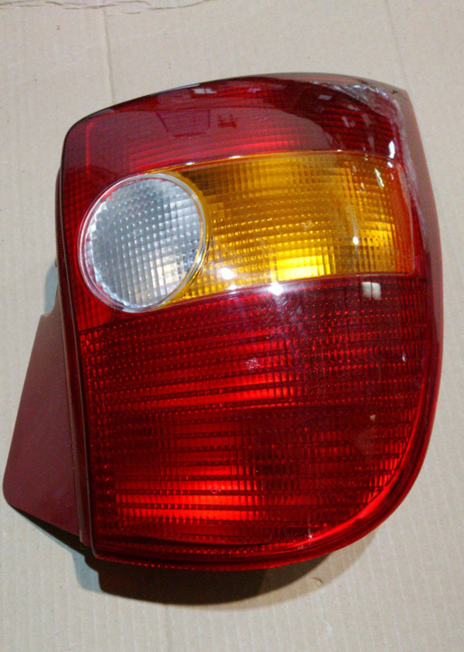 Faro trasero tricolor der - Imagen principal