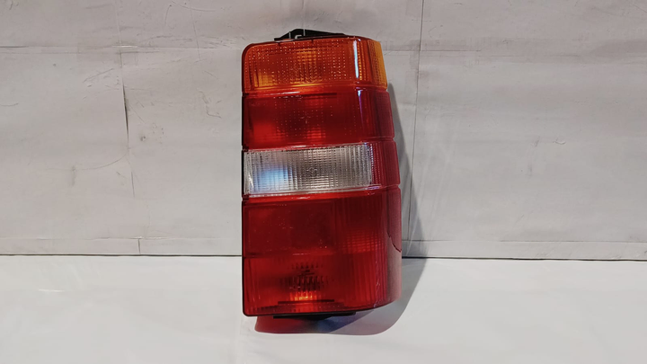 Faro trasero tricolor der - Imagen principal