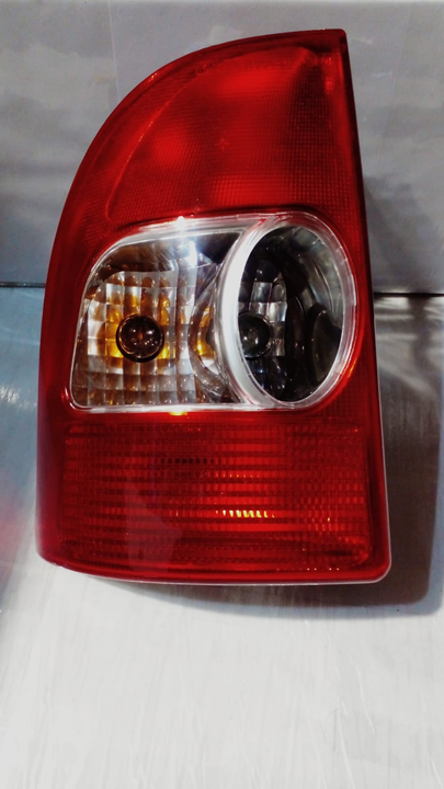 Faro trasero con portalampara izq - Imagen principal