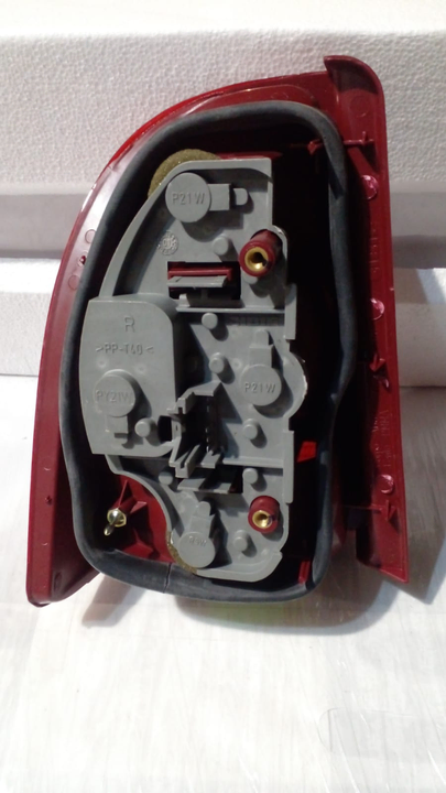 Faro trasero con portalampara der - Vista 2