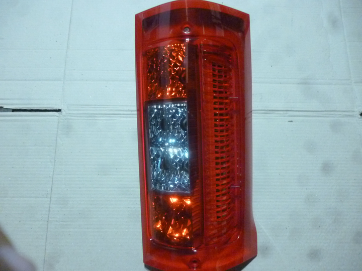 Faro trasero cristal rojo der - Imagen principal