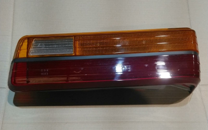 Faro trasero tricolor der - Imagen principal