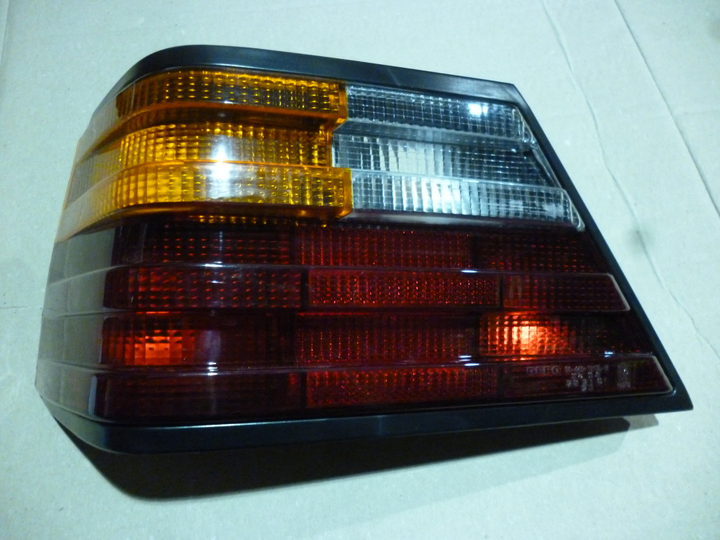 Faro trasero tricolor izq - Imagen principal