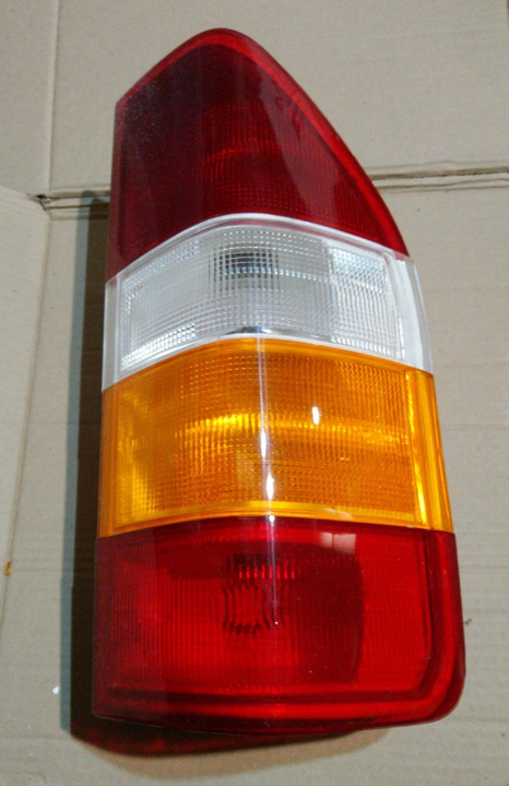 Faro trasero tricolor izq - Imagen principal