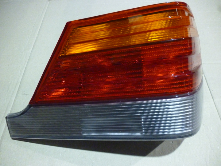 Faro trasero tricolor der - Imagen principal