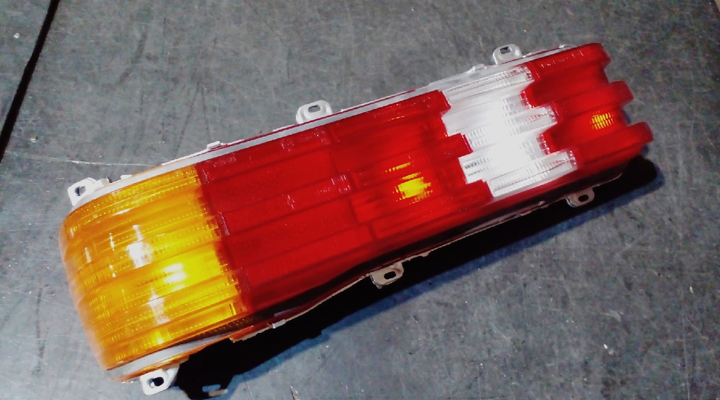 Faro trasero tricolor der - Imagen principal