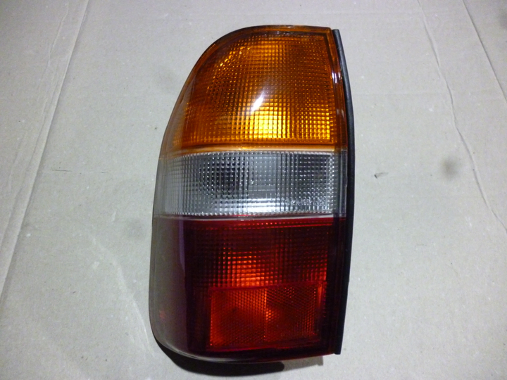 Faro trasero tricolor izq - Imagen principal