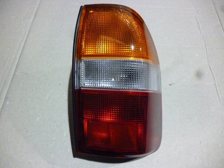 Faro trasero tricolor der - Imagen principal