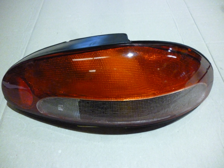 Faro trasero cristal rojo largo der - Imagen principal