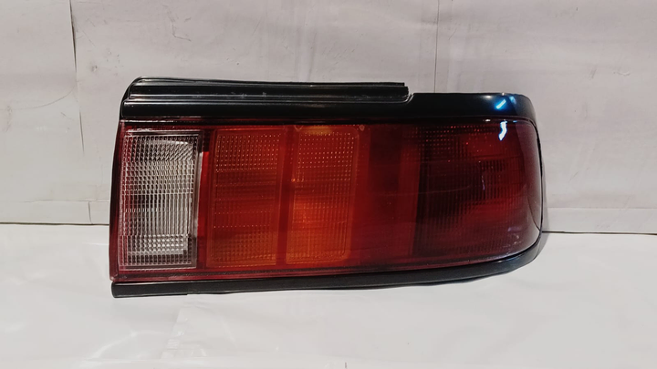 Faro trasero tricolor (modelo mexico) esquina roja i/d - Imagen principal