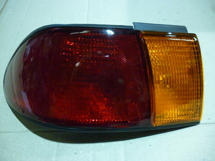 Faro trasero ambar rojo (modelo mexico) izq - Imagen principal