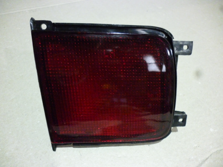 Faro trasero rojo interior baul izq - Imagen principal