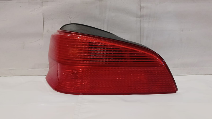 Faro trasero todo rojo izq - Imagen principal