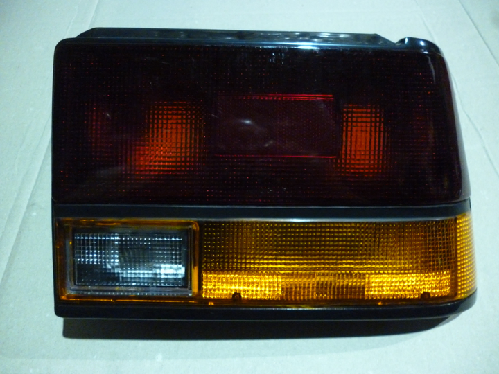 Faro trasero tricolor t/iki der - Imagen principal