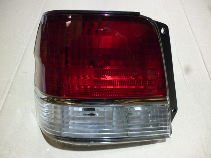 Faro trasero cristal rojo izq - Imagen principal