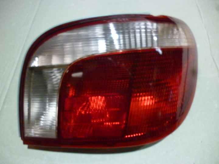 Faro trasero cristal rojo 3/5 ptas. der - Imagen principal