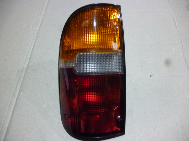 Faro trasero tricolor 4 tor tacoma izq - Imagen principal