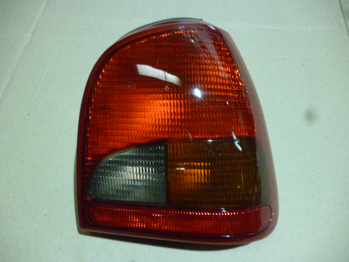 Faro trasero rojo fume der - Imagen principal