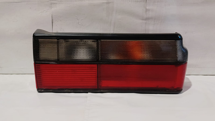 Faro trasero rojo fume der - Imagen principal