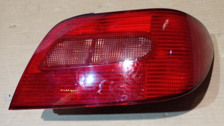 Faro trasero cristal rojo der - Imagen principal