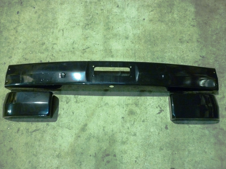 Paragolpe delantero negro m.benz 1114 - Imagen principal