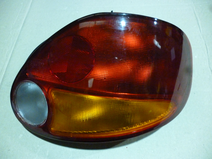 Faro trasero tricolor der - Imagen principal