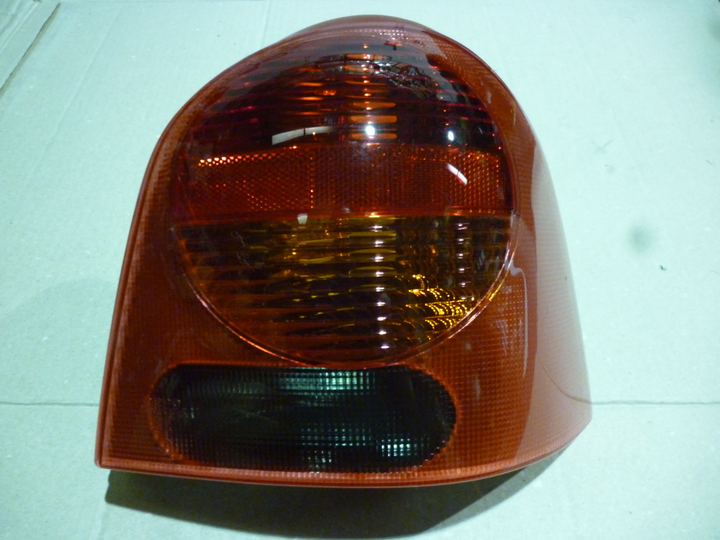 Faro trasero ambar rojo s/p/lampara der - Imagen principal