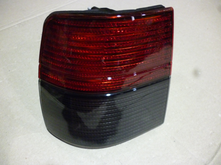 Faro trasero rojo fume izq - Imagen principal