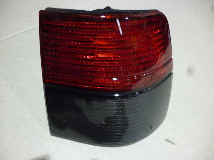 Faro trasero rojo fume der - Imagen principal