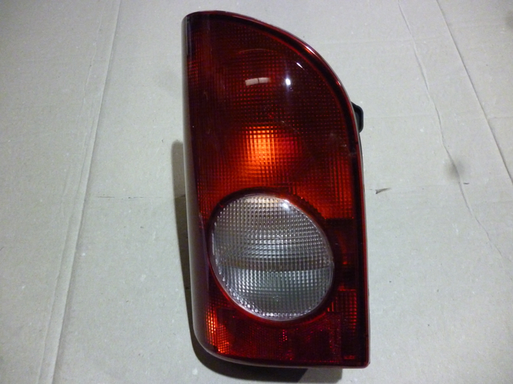 Faro trasero cristal rojo c/señ. redondo izq - Imagen principal