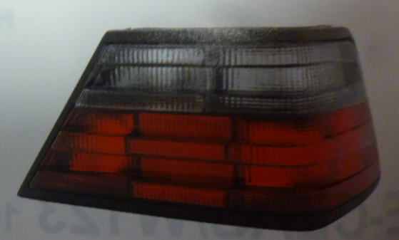 Faro trasero rojo fume izq - Imagen principal