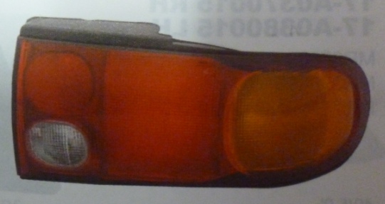 Faro trasero tricolor m/negro izq - Imagen principal