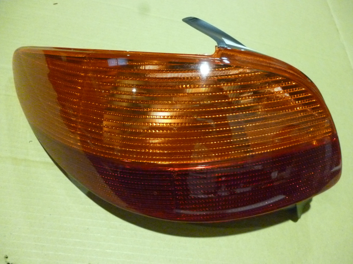 Faro trasero rojo pos/fre izq - Imagen principal