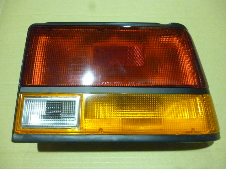 Faro trasero tricolor t/iki der - Imagen principal