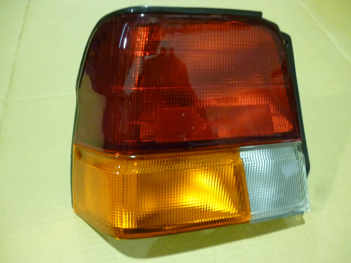 Faro trasero tricolor der - Imagen principal