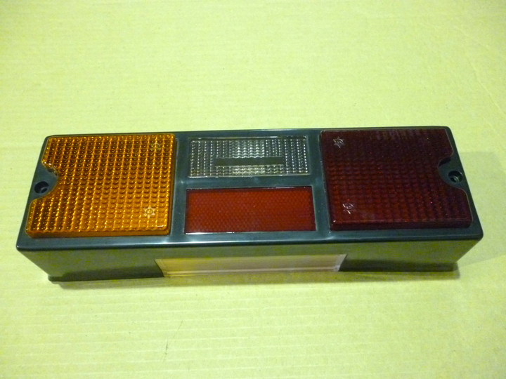 Acrilico f. trasero tricolor rectangular c/luz mat izq - Imagen principal