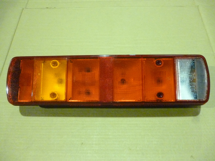 Faro trasero tricolor s/luz mat s/p/lampara der - Imagen principal