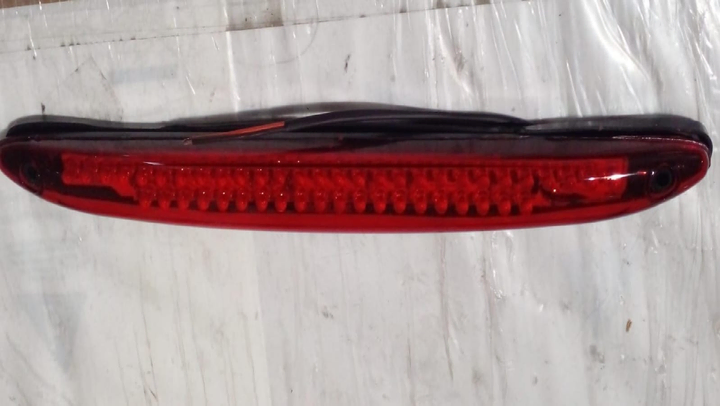 Tercera luz freno rojo 48 led 24v con cable i/d - Imagen principal