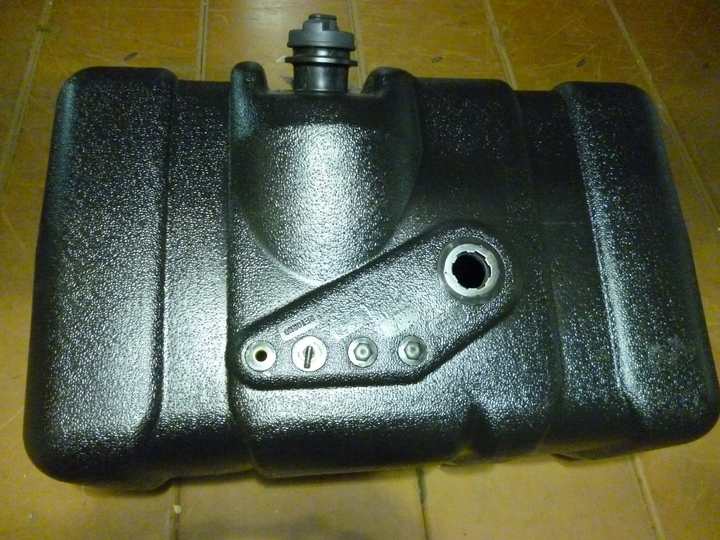 Tanque combustible plastico 210 lt rect. 0.99x0.62x0.435 mb 1620 - Imagen principal