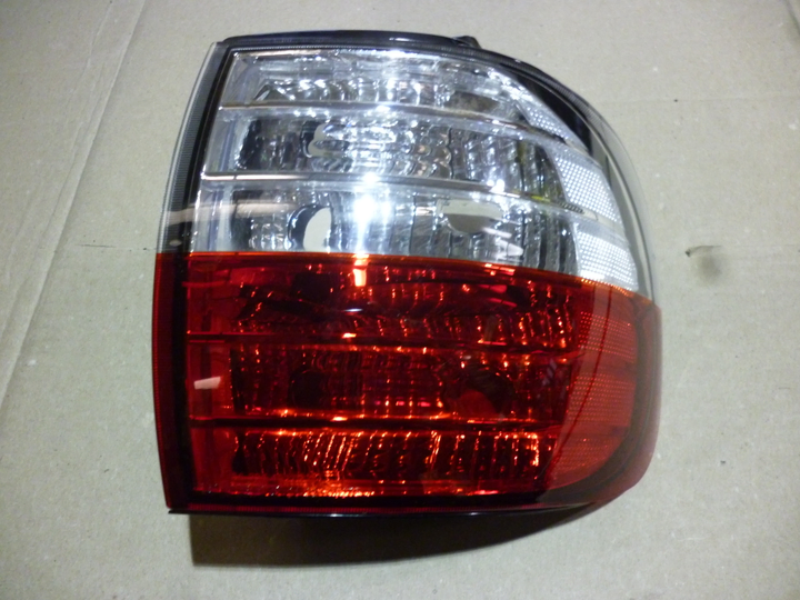 Faro trasero cristal rojo exterior der - Imagen principal