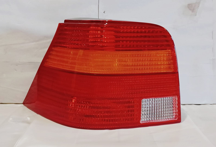 Faro trasero tricolor izq - Imagen principal