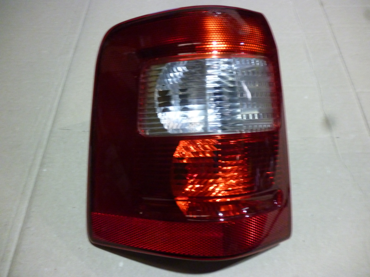 Faro trasero cristal rojo izq - Imagen principal