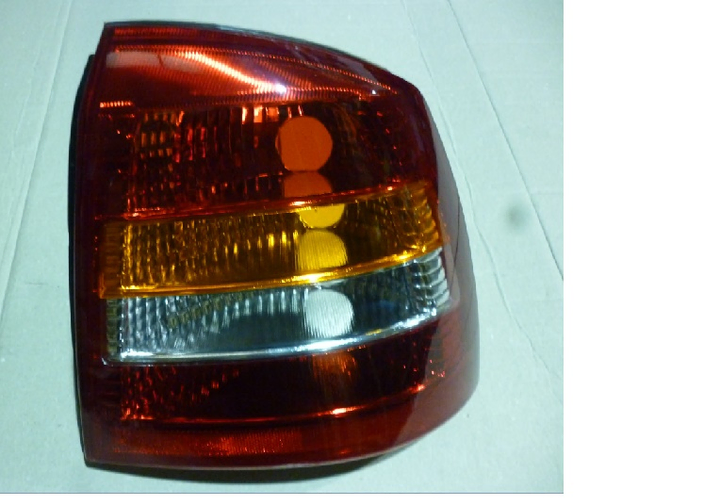 Faro trasero tricolor 3 y 5 ptas izq - Imagen principal